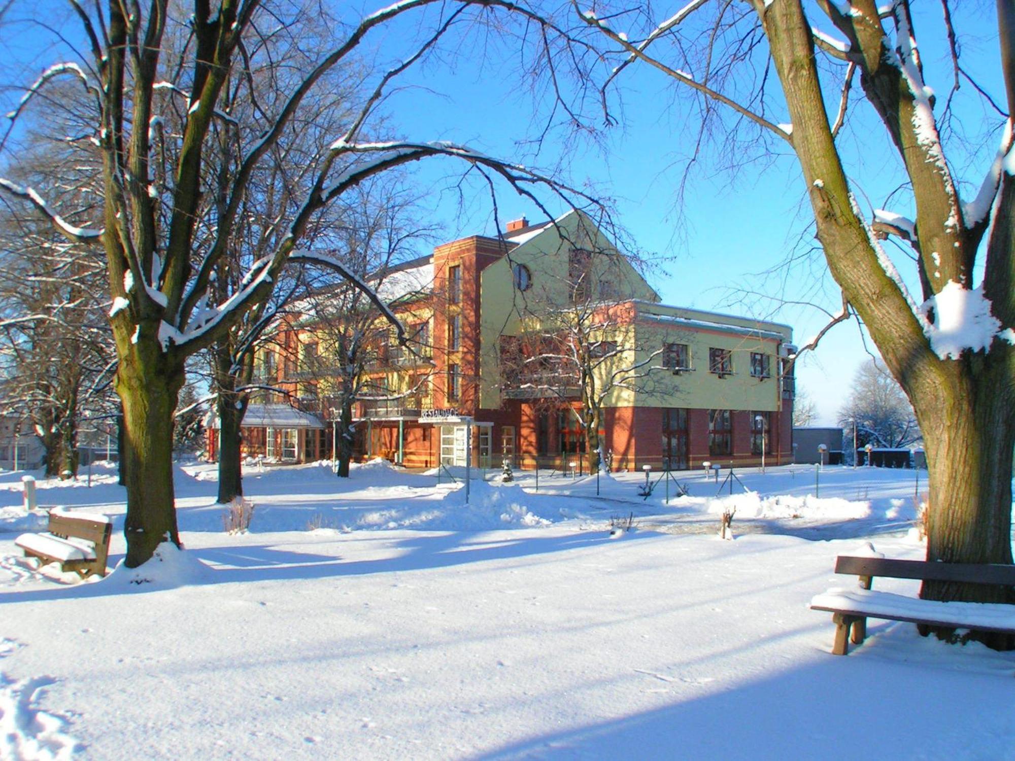 April Hotel Panorama Рихнов-над-Кнежноу Экстерьер фото